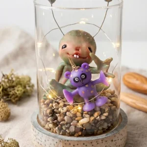 Baby Alien en Cúpula de Cristal con LED | Regalo Sci-Fi