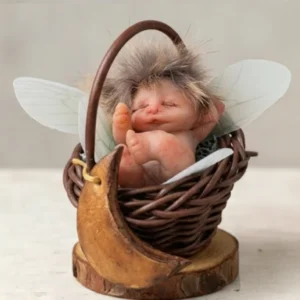 Hada bebé miniatura Luna durmiendo en cestita